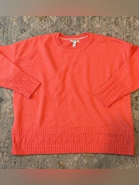 NWOT Isaac Mizrahi Sweater w/ detailed trim